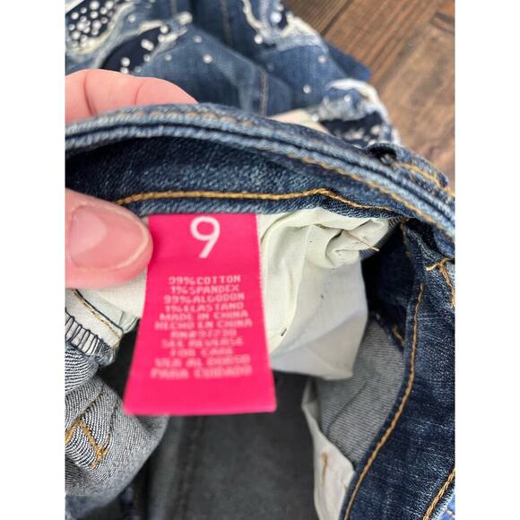 NWT Almost Famous Mid Rise Roll Up Jeans Women 9 Blue Denim Distressed Raw Hem - Picture 3 of 16